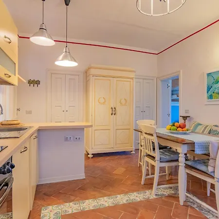 Apartament Vista Capomare بيت للعطل كابوليفيري